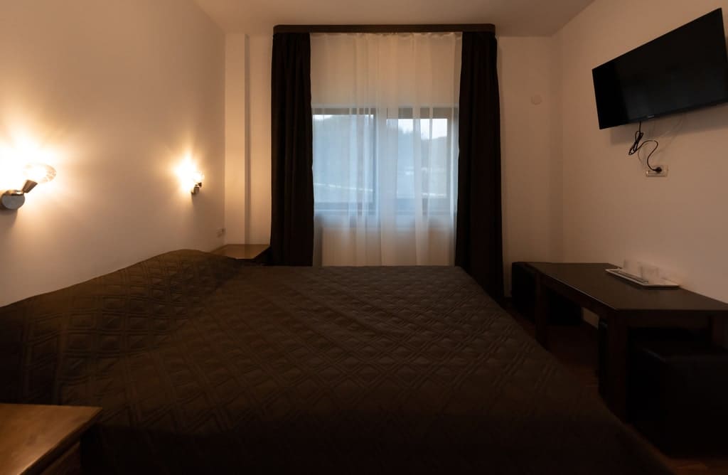 Cameră dublă cu baie proprie